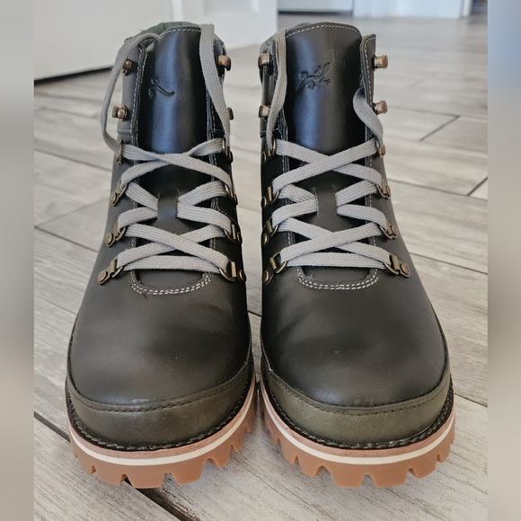 Chaco Women's Field Hiking boot Olive Night, Size 11, NWOT - Picture 2 of 9